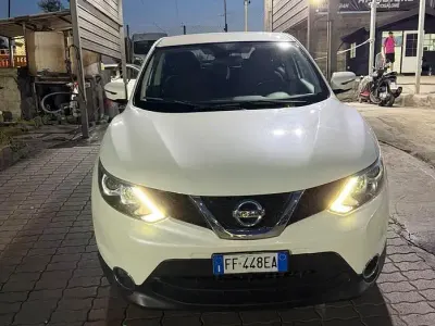 Usata Nissan Qashqai N-Connecta 110 CV (80 kW) 2017 Bianco SUV