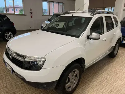 Usata Dacia Duster Lauréate 105 CV (77 kW) 2013 Bianco SUV