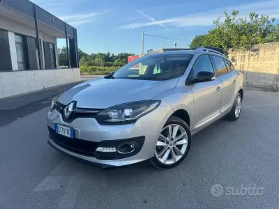 Usata Renault Mégane GrandTour LIMITED 110 CV (80 kW) 2015 Grigio Station wagon