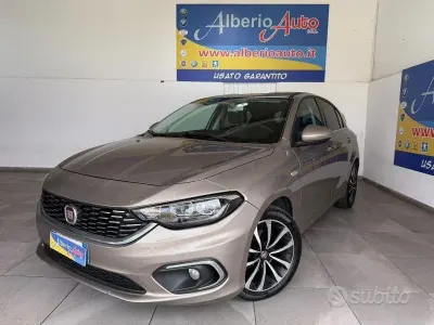 Usata Fiat Tipo Lounge 95 CV (69 kW) 2018 Oro Berlina