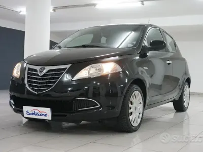 Begagnad Lancia Ypsilon Silver 69 HK (50 kW) 2013 Svart Halvkombi