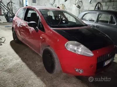 Usata Fiat Grande Punto 90 CV (66 kW) 2007 Rosso Utilitaria