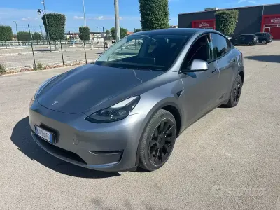 Usata Tesla Model Y Long Range AWD 178 kW (243 CV) 2024 Grigio SUV