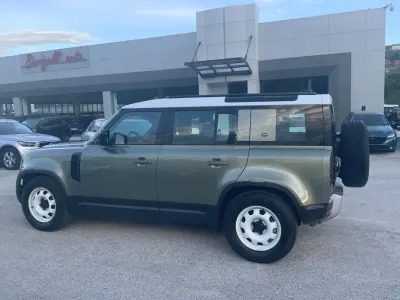Usata Land Rover Defender SE Dynamic 199 CV (146 kW) 2023 Verde SUV
