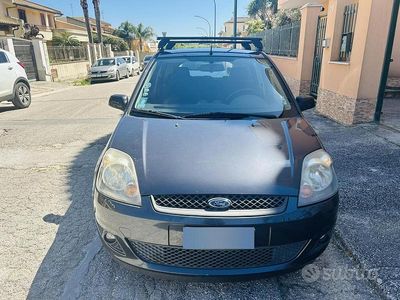 Usata Ford Fiesta 68 CV (50 kW) 2008 Grigio Utilitaria