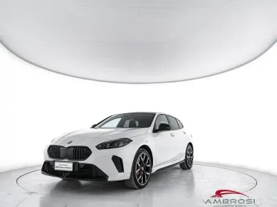Nuova BMW 118 M Sport 150 CV (110 kW) 2026 Alpin white pastello Utilitaria