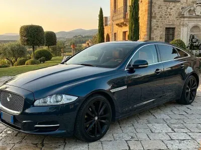 Usata Jaguar XJ 275 CV (202 kW) 2011 Blu Berlina