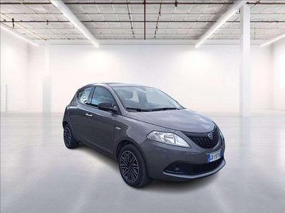 Usata Lancia Ypsilon Silver 69 CV (50 kW) 2023 Grigio metallizzato Utilitaria