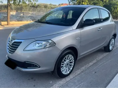 Usata Lancia Ypsilon Gold 80 CV (58 kW) 2014 Oro Utilitaria