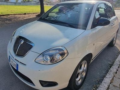 Usata Lancia Ypsilon 75 CV (55 kW) 2011 Bianco Utilitaria