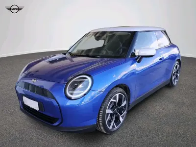 Usata Mini Cooper Classic 135 kW (184 CV) 2024 Blu/azzurro Utilitaria