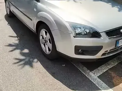Usata Ford Focus 100 CV (73 kW) 2005 Grigio Berlina