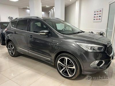 Usata Ford Kuga Vignale 163 CV (119 kW) 2017 Grigio SUV