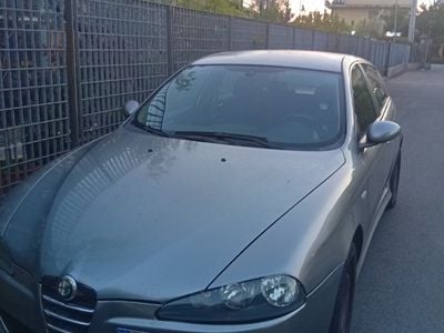 Usata Alfa Romeo 147 116 CV (85 kW) 2005 Grigio Utilitaria