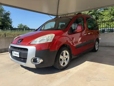 Usata Peugeot Partner Tepee Outdoor 120 CV (88 kW) 2010 Rosso Monovolume