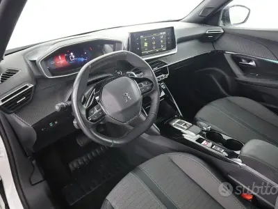 Usata Peugeot 2008 Allure 131 CV (96 kW) 2023 Bianco SUV