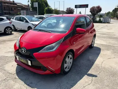 Usata Toyota Aygo X-clusiv 69 CV (50 kW) 2015 Rosso Utilitaria