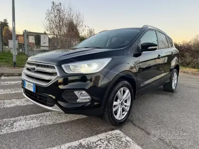 Usata Ford Kuga 120 CV (88 kW) 2017 Nero SUV