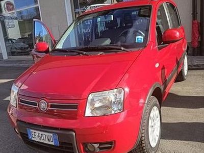 Usata Fiat Panda 4x4 Climbing 69 CV (50 kW) 2011 Rosso Utilitaria