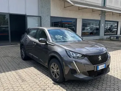 Usata Peugeot 2008 Active 101 CV (74 kW) 2022 Grigio SUV