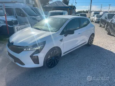 Begagnad Renault Clio V Evolution 101 HK (74 kW) 2024 Vit Sedan