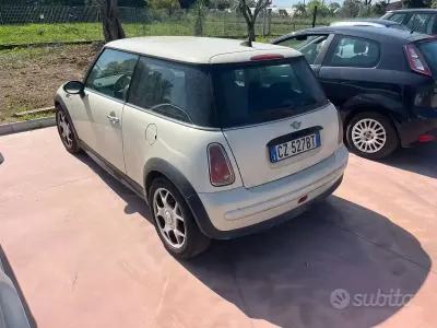Begagnad Mini One D 88 HK (64 kW) 2006 Vit Halvkombi