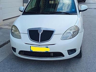 Usata 2010 Lancia Ypsilon Utilitaria | 3200 € (Buon prezzo)