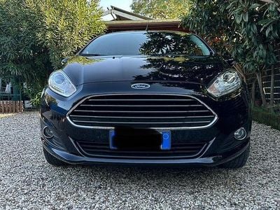 Usata Ford Fiesta 100 CV (73 kW) 2014 Nero Berlina