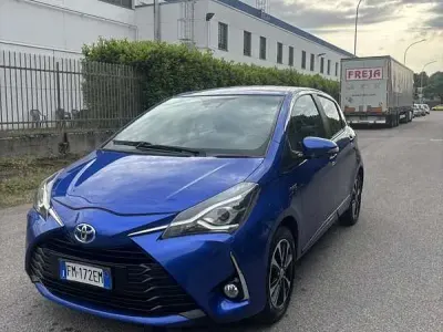 Usata Toyota Yaris 101 CV (74 kW) 2018 Monovolume