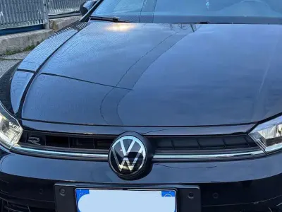 Usata VW Polo R-line 95 CV (69 kW) 2022 Nero Utilitaria