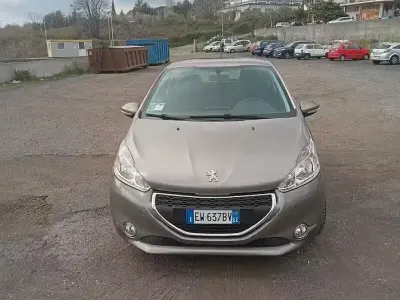 Usata Peugeot 208 Access 68 CV (50 kW) 2014 Grigio Utilitaria
