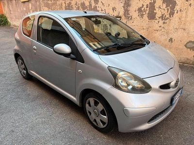 Usata Toyota Aygo 67 CV (49 kW) 2008 Argento Utilitaria
