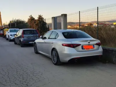 Usata Alfa Romeo Giulia Super 180 CV (132 kW) 2017 Grigio Berlina