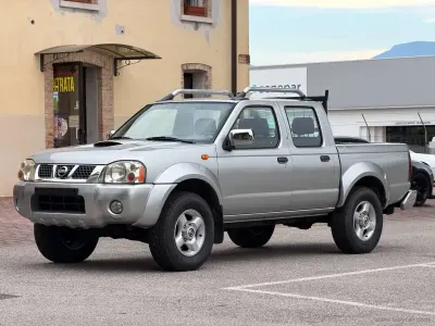 Usata Nissan Navara 133 CV (97 kW) 2003 Argento Pick-up