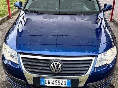 Usata VW Passat 105 CV (77 kW) 2005 Blu Berlina