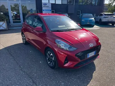 Usata Hyundai i10 Prime 63 CV (46 kW) 2023 Rosso Utilitaria