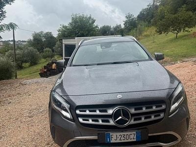 Usata Mercedes GLA180 109 CV (80 kW) 2017 Grigio SUV