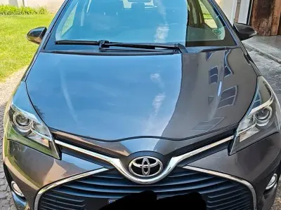 Usata Toyota Yaris 65 CV (47 kW) 2017 Grigio Berlina