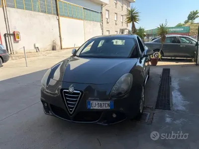 Usata Alfa Romeo Giulietta Exclusive 140 CV (102 kW) 2012 Grigio Utilitaria