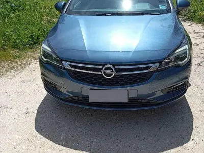 Usata Opel Astra 150 CV (110 kW) 2017 Blu Berlina