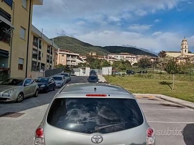 Usata Toyota Corolla Verso 2008 Grigio Monovolume