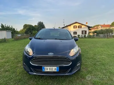 Usata Ford Fiesta Titanium 97 CV (71 kW) 2014 Blu Utilitaria