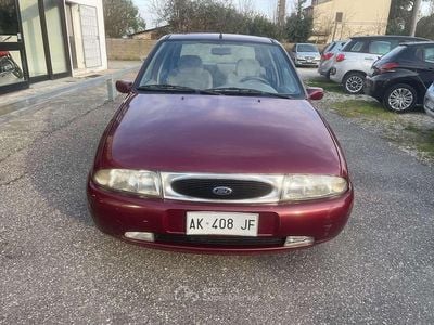 Usata Ford Fiesta Studio 75 CV (55 kW) 1996 Rosso Utilitaria
