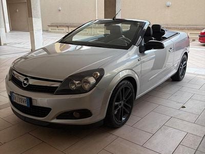 Usata Opel Astra Cabriolet Cosmo 150 CV (110 kW) 2007 Argento Cabrio