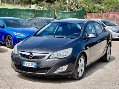 Käytetty Opel Astra Cosmo 125 HP (91 kW) 2012 Harmaa Sedan