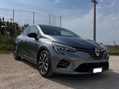 Usata Renault Clio V Techno 101 CV (74 kW) 2023 Grigio Berlina