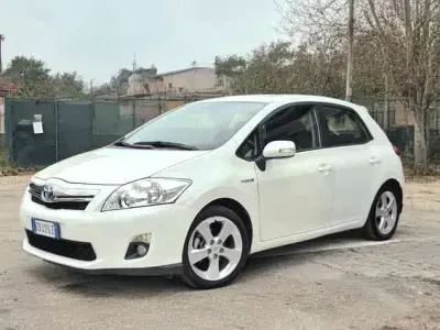 Usata Toyota Auris Hybrid Active 99 CV (72 kW) 2010 Berlina