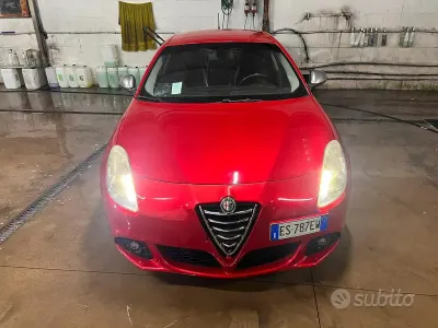 Usata Alfa Romeo Giulietta 170 CV (125 kW) 2013 Rosso Utilitaria