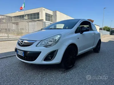 Usata Opel Corsa 86 CV (63 kW) 2011 Bianco Utilitaria