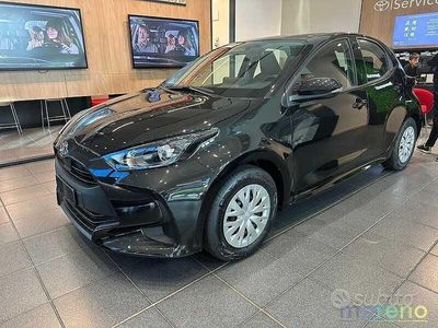 Nuova Toyota Yaris Hybrid Active 92 CV (67 kW) 2025 Nero Utilitaria